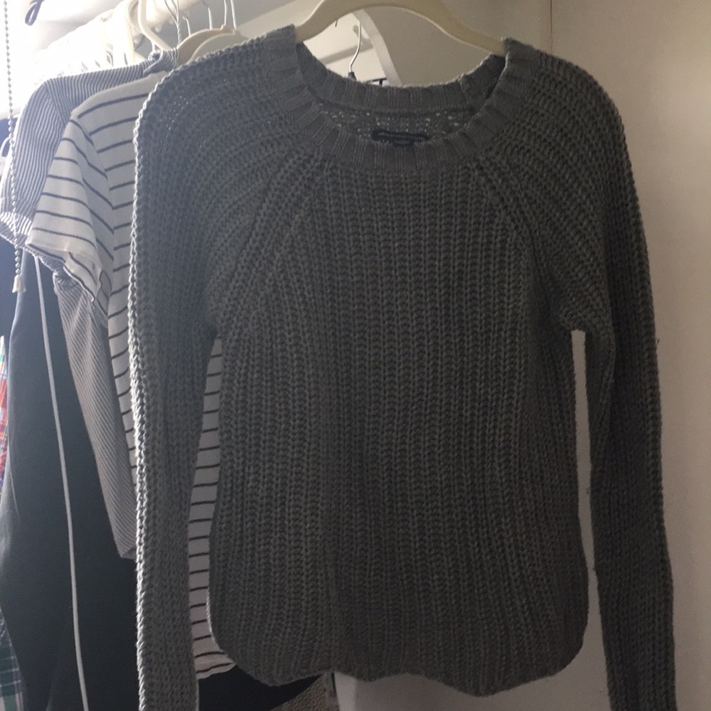 American eagle gray knit sweater. Size XS.